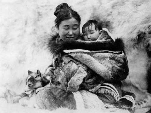 Инуитка с ребенком
